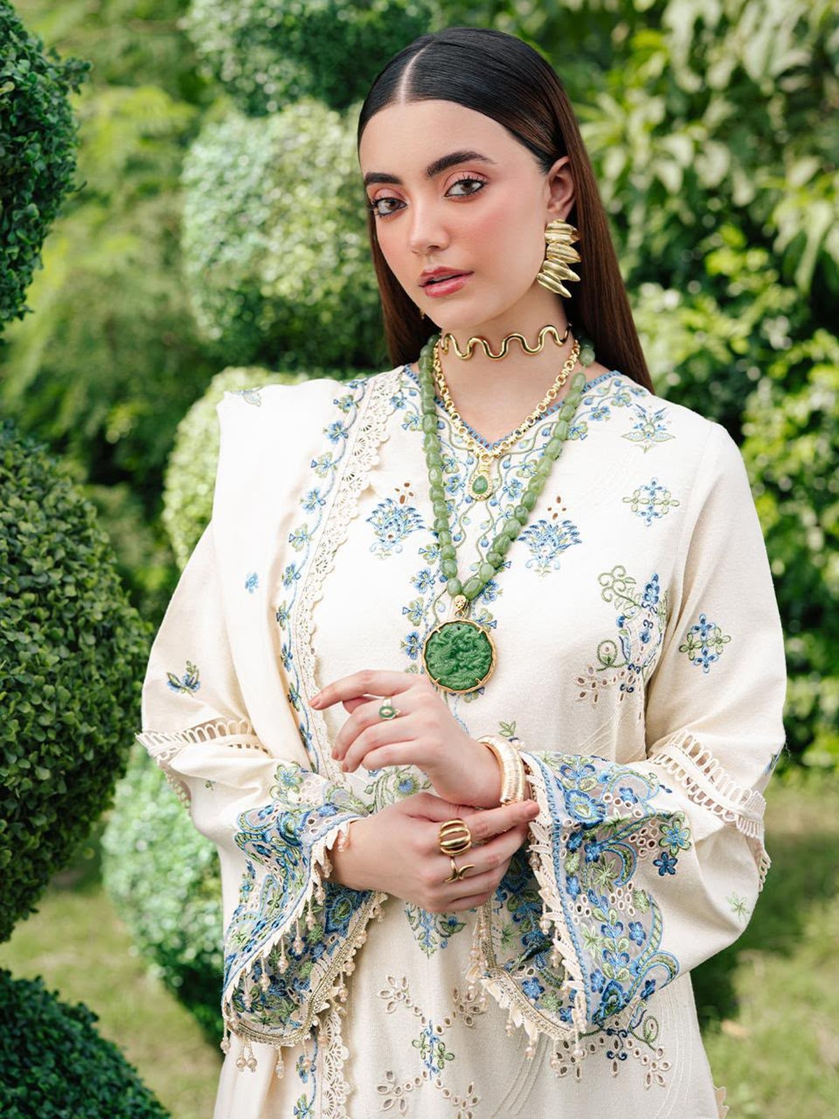 Mahnur Luxury Heavy Embroidered image 2