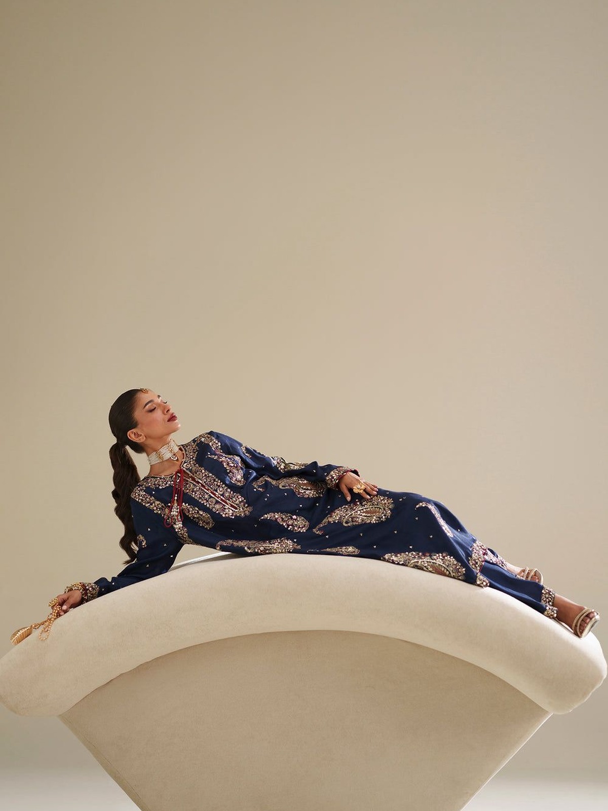 Ethnic Luxury Spangle Work Shamoz Silk Kaftan (3 Pc Hit Code) image 3